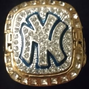 2 Men's Yankees Rings